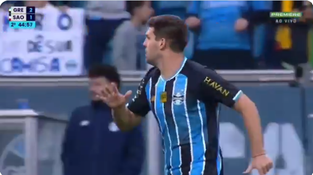 Grêmio vira sobre o São Paulo na Arena e respira no Brasileirão