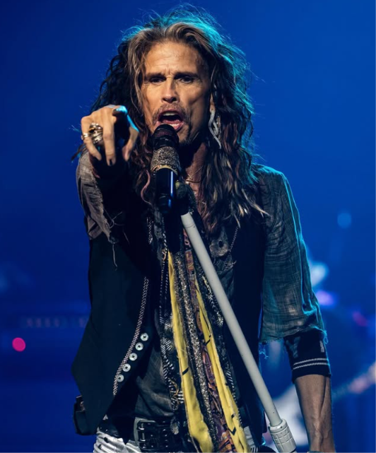 Steven Tyler consegue decisões favoráveis antes de julgamento por abuso