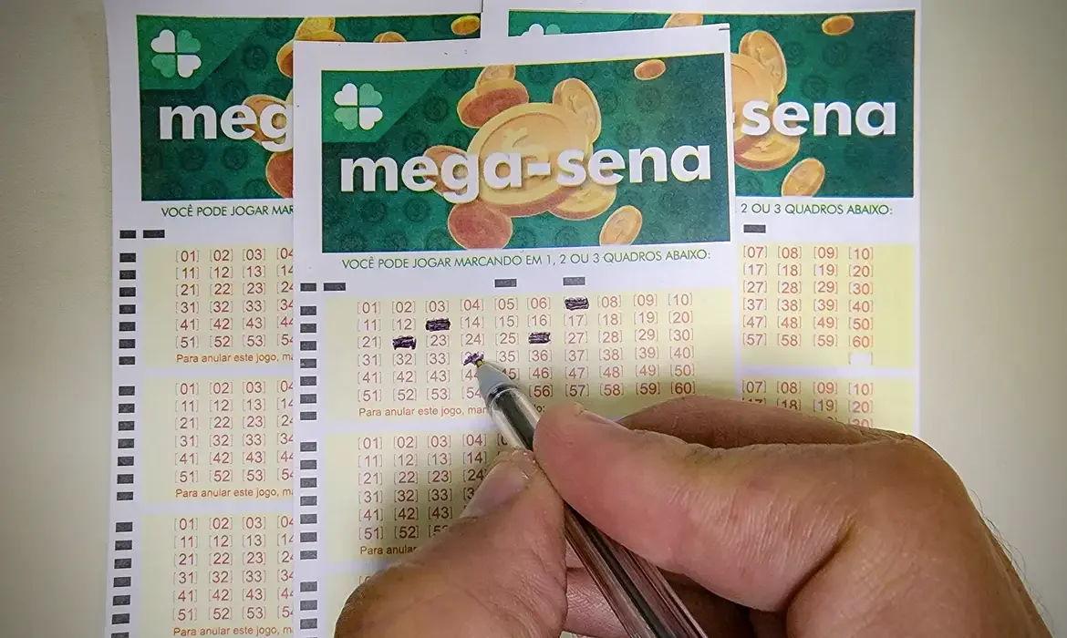 Ninguém acerta e Mega-Sena acumula para R$ 165 milhões; confira os números