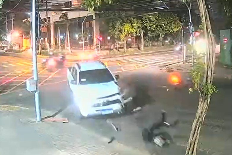 Vídeo mostra momento em que picape atinge e mata motociclista no Adrianópolis