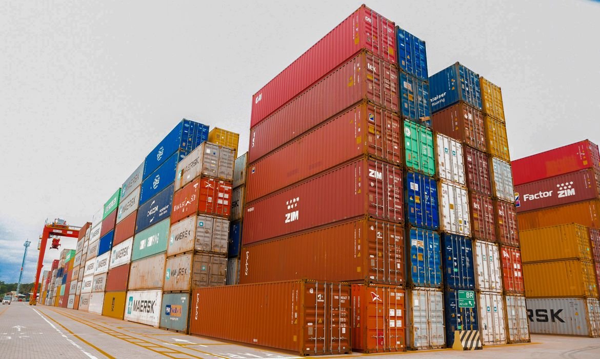 Tarifaço derruba exportações brasileiras aos EUA em 12,2%