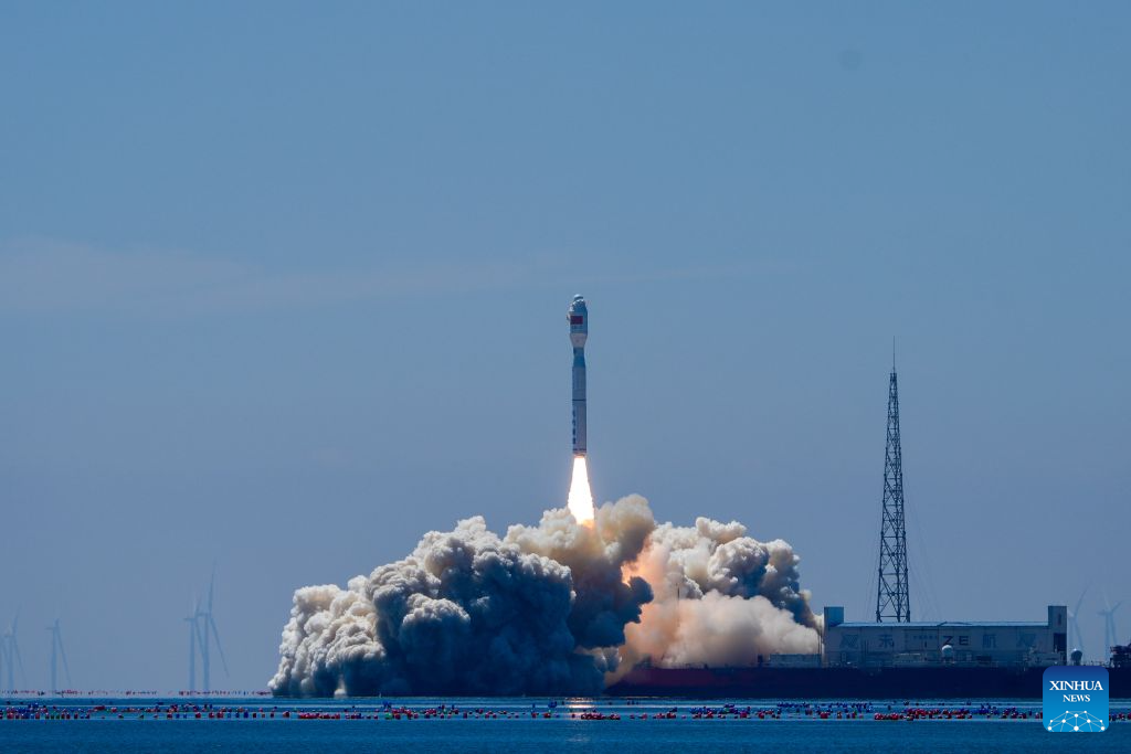 Foguete chinês Smart Dragon-3 lança do mar dois satélites hiperespectrais com IA a bordo
