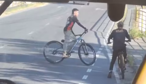 Ciclistas que apedrejaram ônibus são procurados em Manaus