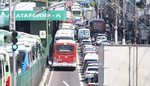 Greve dos rodoviários é suspensa após confirmação de pagamento de salários em Manaus
