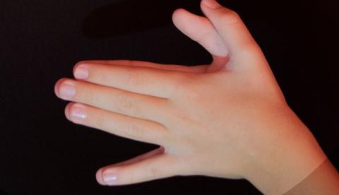 Mãe é presa após filha de 8 anos procurar a polícia e denunciar agressões em Pauini