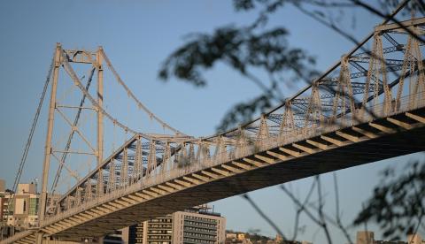 Ponte Hercílio Luz tem fechamento noturno às terças e quintas para obras de manutenção