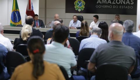 Amazonas repassa R$ 276 milhões a empresas médicas após negociação liderada por Roberto Cidade