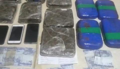 Homem é preso ao ser flagrado com 13 kg de drogas em carro no Mauazinho