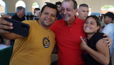 Omar Aziz propõe habitação popular e valorização da educação em agendas no interior