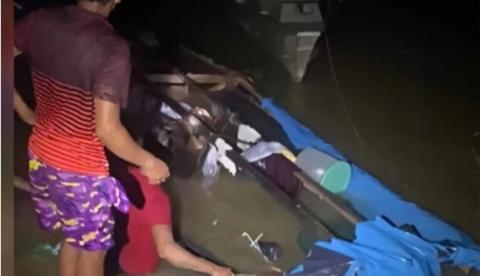 Militares salvam indígenas após barco colidir com árvore e afundar no Amazonas