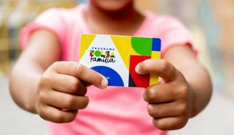Flávio Bolsonaro garante Bolsa Família, critica o Desenrola e exalta o Nordeste