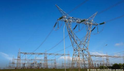 Governo assina decreto que permite escolha de fornecedor de energia a partir de 2027