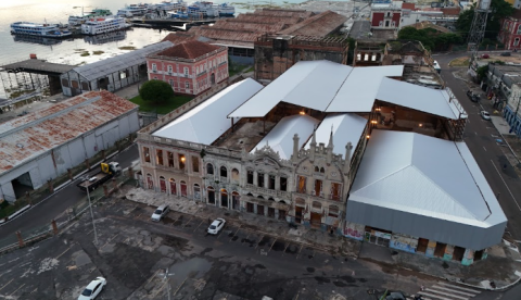 Mercado de Origem da Amazônia recebe oficina gratuita de cerâmica arqueológica