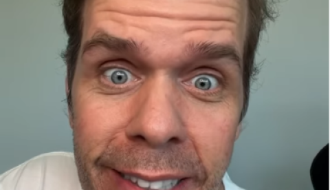 Perez Hilton segue internado em estado grave
