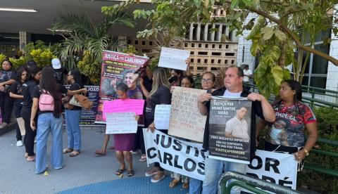 Familiares de vítimas protestam contra mortes em abordagens policiais em Manaus