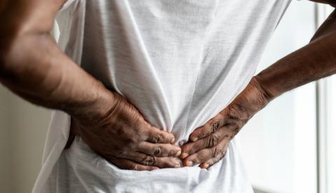 Uso frequente de medicamentos anti-inflamatórios pode causar lesões nos rins, alerta médica