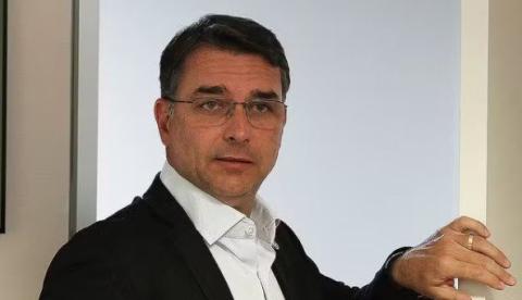 Patrimônio de Flávio Bolsonaro cresce 370% desde última eleição; confira