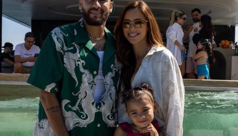 Bruna Biancardi mostra dia de folga com Neymar em iate de R$ 120 milhões