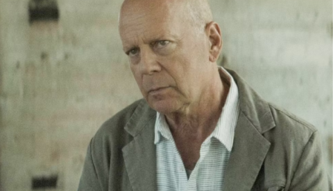 Bruce Willis surge em foto rara no casamento da filha