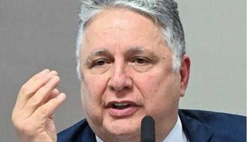 Justiça manda cumprir sentença que suspende direitos políticos de Garotinho por oito anos