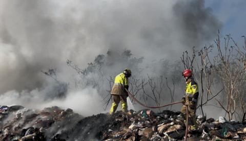 Incêndio em lixão de Iranduba dura mais de 18 horas e espalha fumaça até Manaus