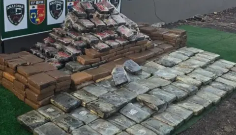 Operação apreende mais 500 kg de drogas avaliados em R$ 10 milhões em balsa no Amazonas