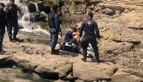 Homem se joga de ponte para tentar fugir da Guarda Municipal e acaba ferido em Manaus