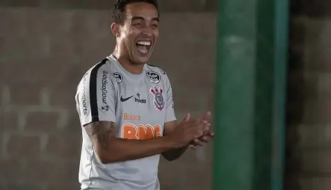 Justiça solta ex-jogador Jadson após denúncia de agressão contra companheira
