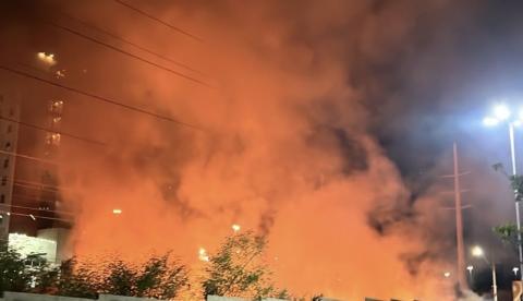 Incêndio de grandes proporções atinge terreno e assusta comerciantes na Avenida das Torres