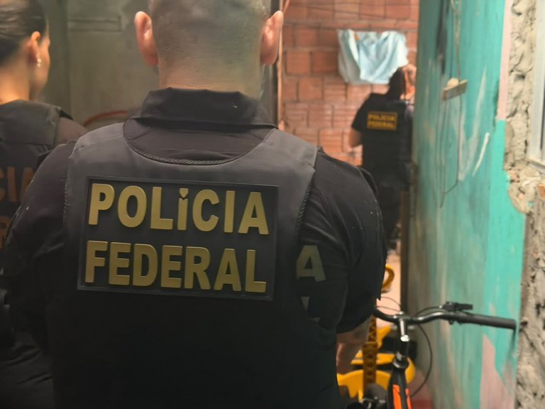 Operação da PF prende suspeito de crimes sexuais contra crianças em Manaus