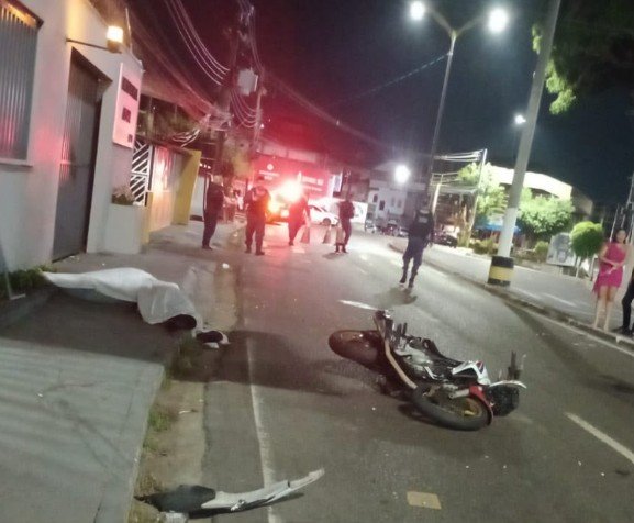 Motociclista morre ao colidir com muro de condomínio no Nossa Senhora das Graças