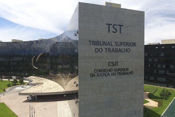 Pressionar empregado a votar em candidato pode custar caro ao patrão