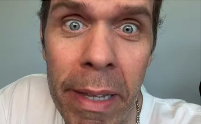 Perez Hilton é hospitalizado após transmitir ao vivo automutilação
