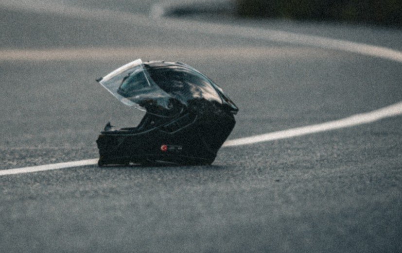 Passageira morre ao ser arremessada de moto durante acidente em Flores