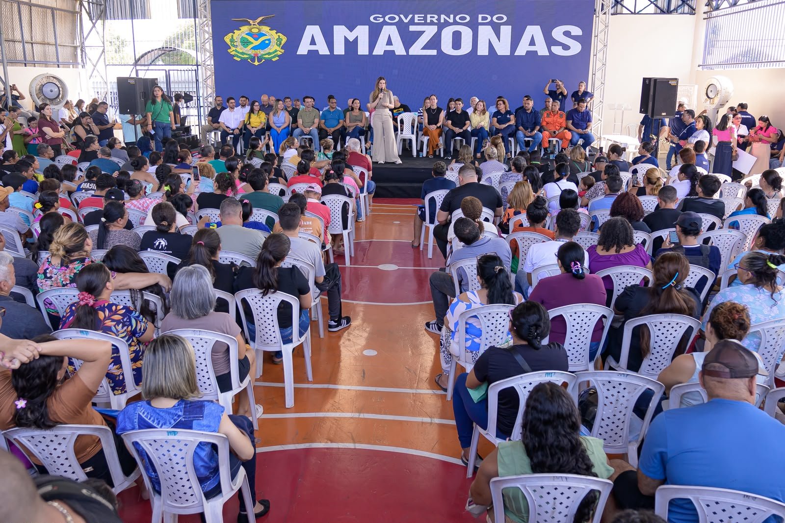 Thaisa Cidade acompanha serviços gratuitos de habitação e assistência na Cidade Nova