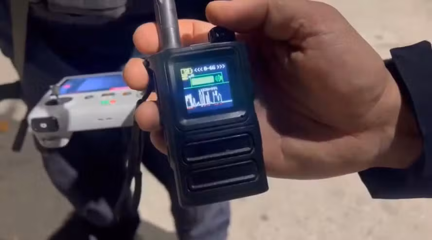Operação da PM na Maré acha gráfica de dinheiro falso e detector de drones do Comando Vermelho