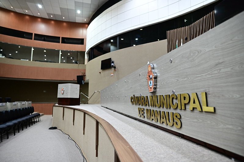 Após recesso, CMM aprova projetos sobre câmeras em imóveis e escoliose