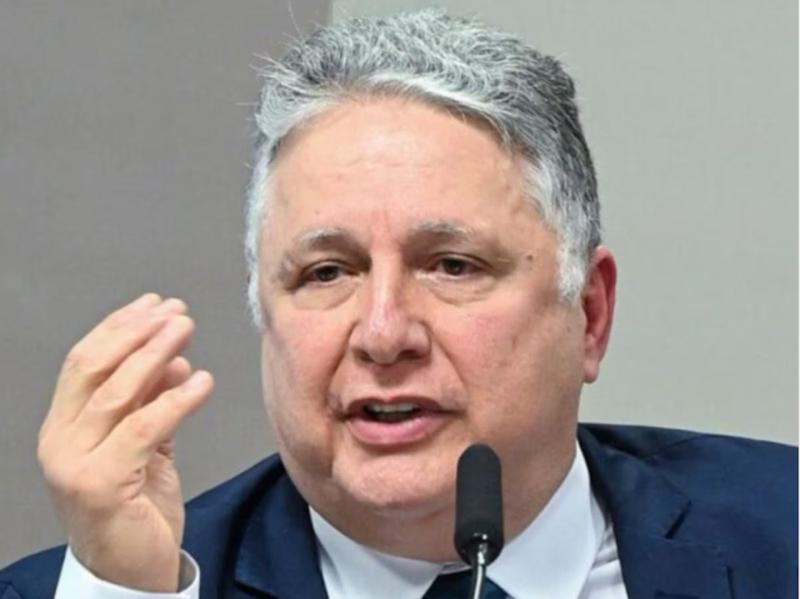 Justiça manda cumprir sentença que suspende direitos políticos de Garotinho por oito anos