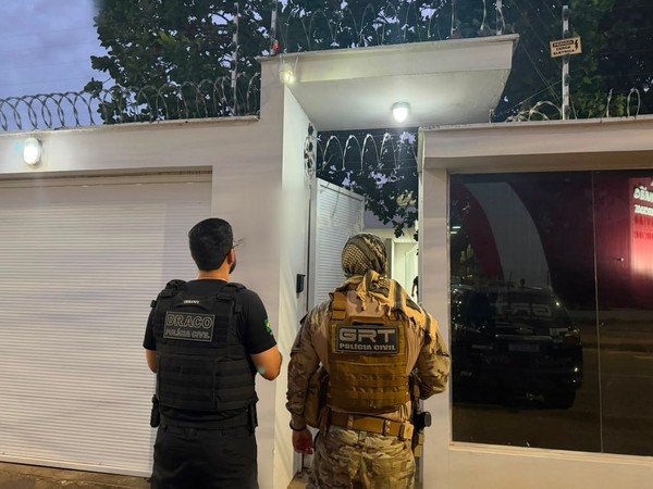 Delegado e investigador do Amazonas são presos em operação sobre roubo de ouro em RR