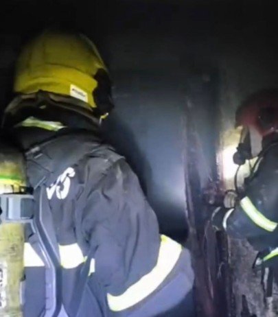 Homem é resgatado com vida após incêndio em casa no Cachoeirinha