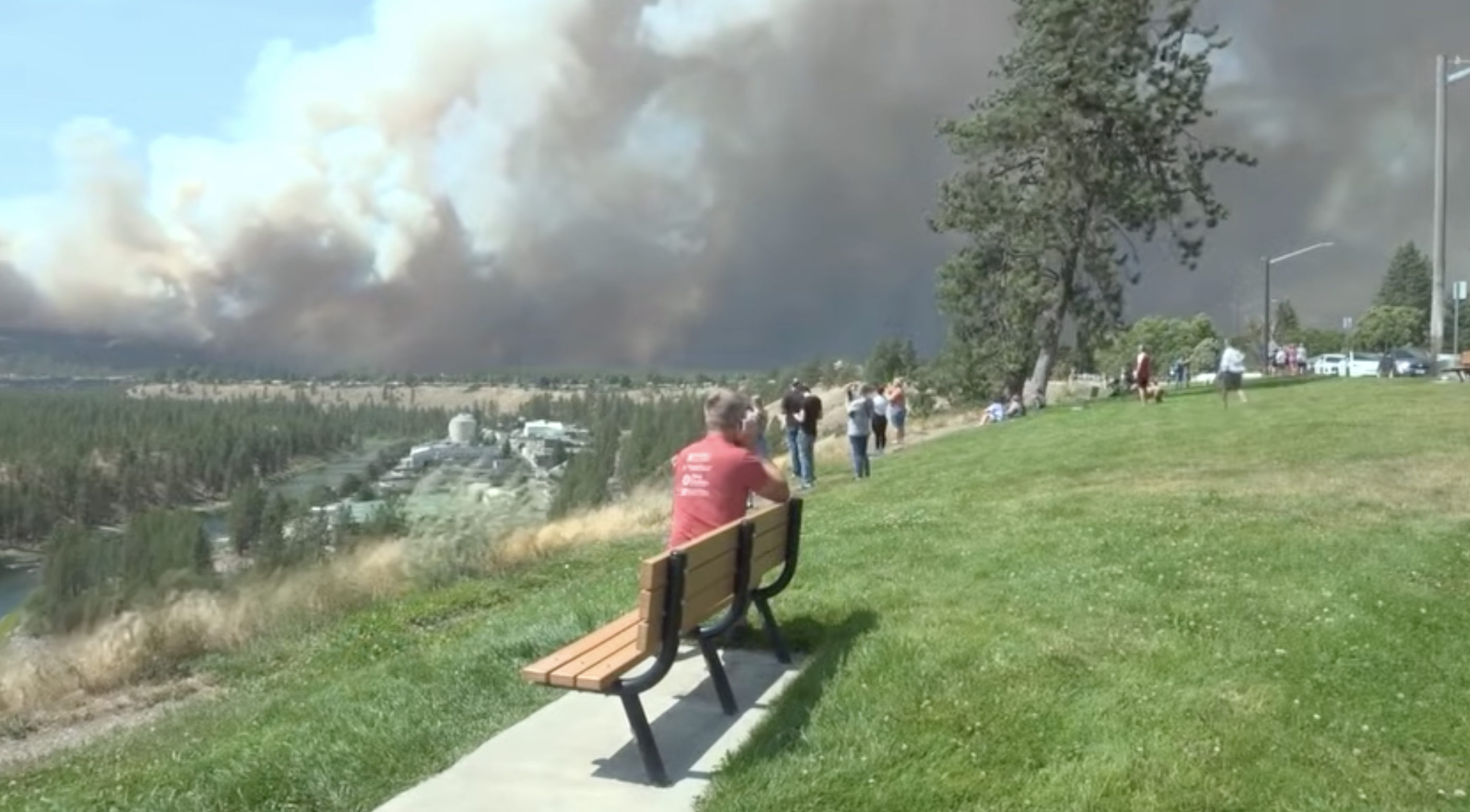 Incêndio força evacuação de 60 mil pessoas em Washington
