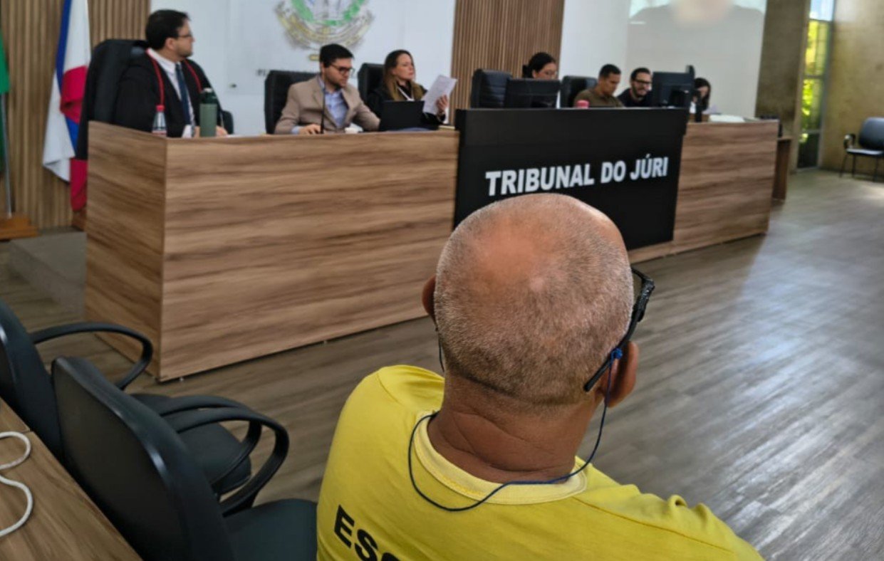 Inconformado ao ver ex com atual namorado, homem comete feminicídio e é condenado a 29 anos