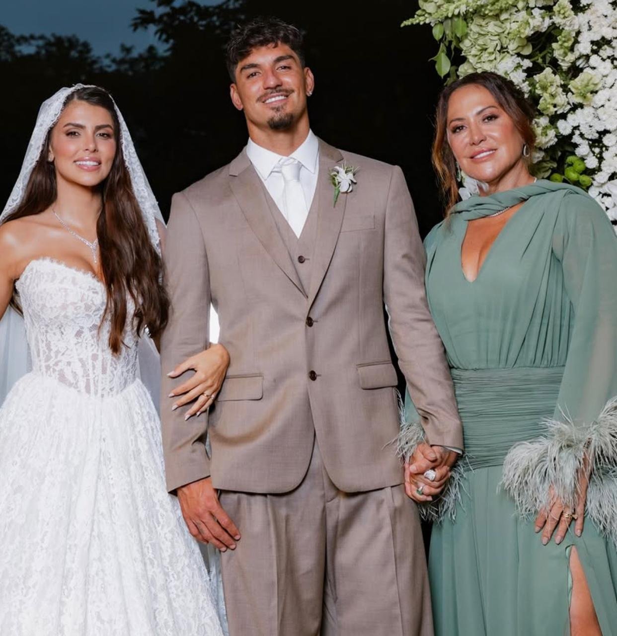Mãe de Gabriel Medina exalta nora: "fruto de oração"