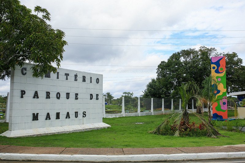 Cemitérios de Manaus funcionam até 18h neste Dia dos Pais