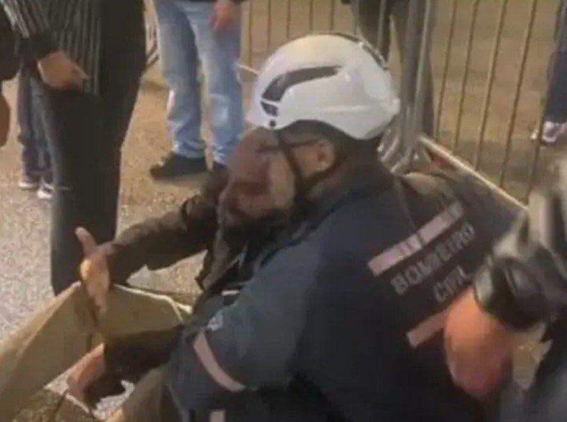 Cinegrafista da GloboNews é retirado da cobertura do debate após dar cabeçada em repórter