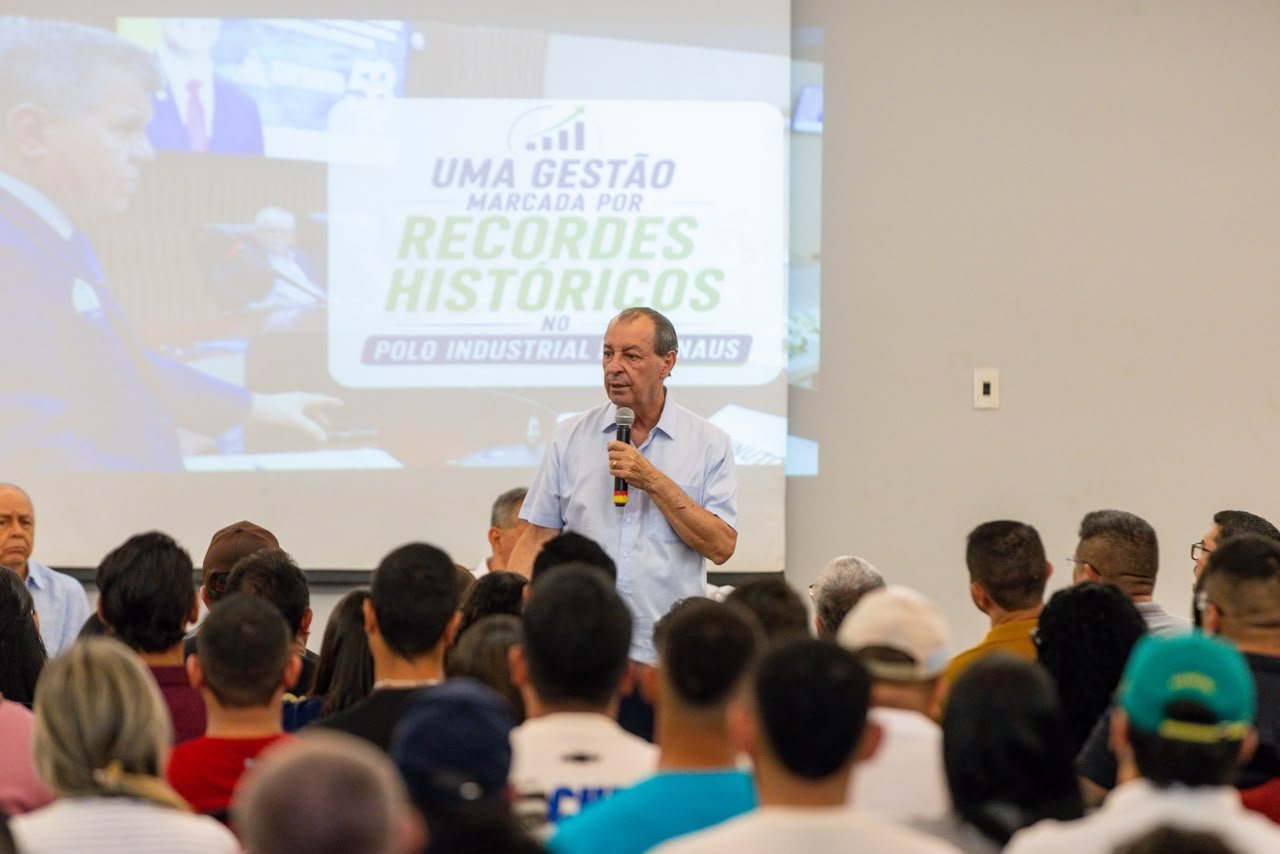 Omar Aziz defende ZFM e qualificação profissional em encontro com trabalhadores em Manaus
