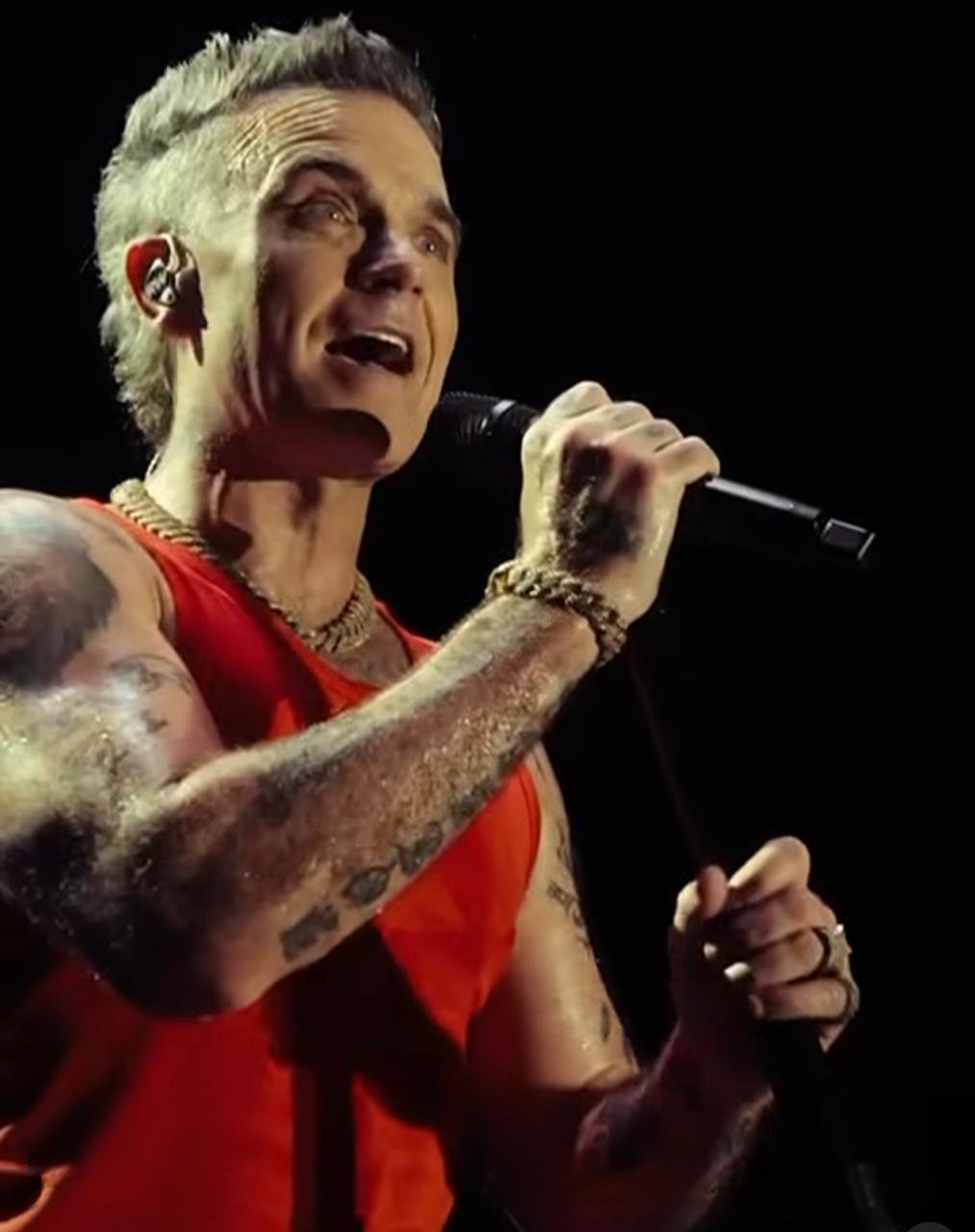 Robbie Williams revela diagnóstico de autismo aos 52 anos
