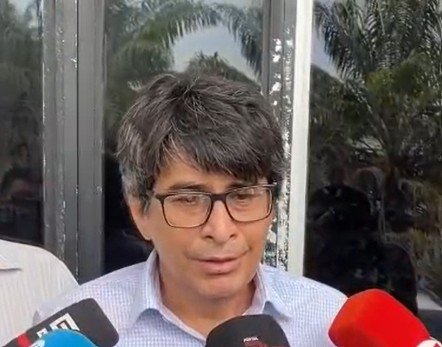 Pai de professor esfaqueado por adolescente faz desabafo: 'Foi algo animalesco, estou destroçado'