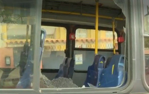 Fonoaudióloga é baleada dentro de ônibus durante confronto no Rio de Janeiro