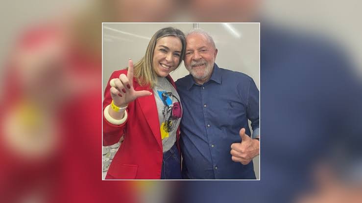 Lula disse que lobista nunca esteve ao lado dele, mas Roberta postou fotos com presidente